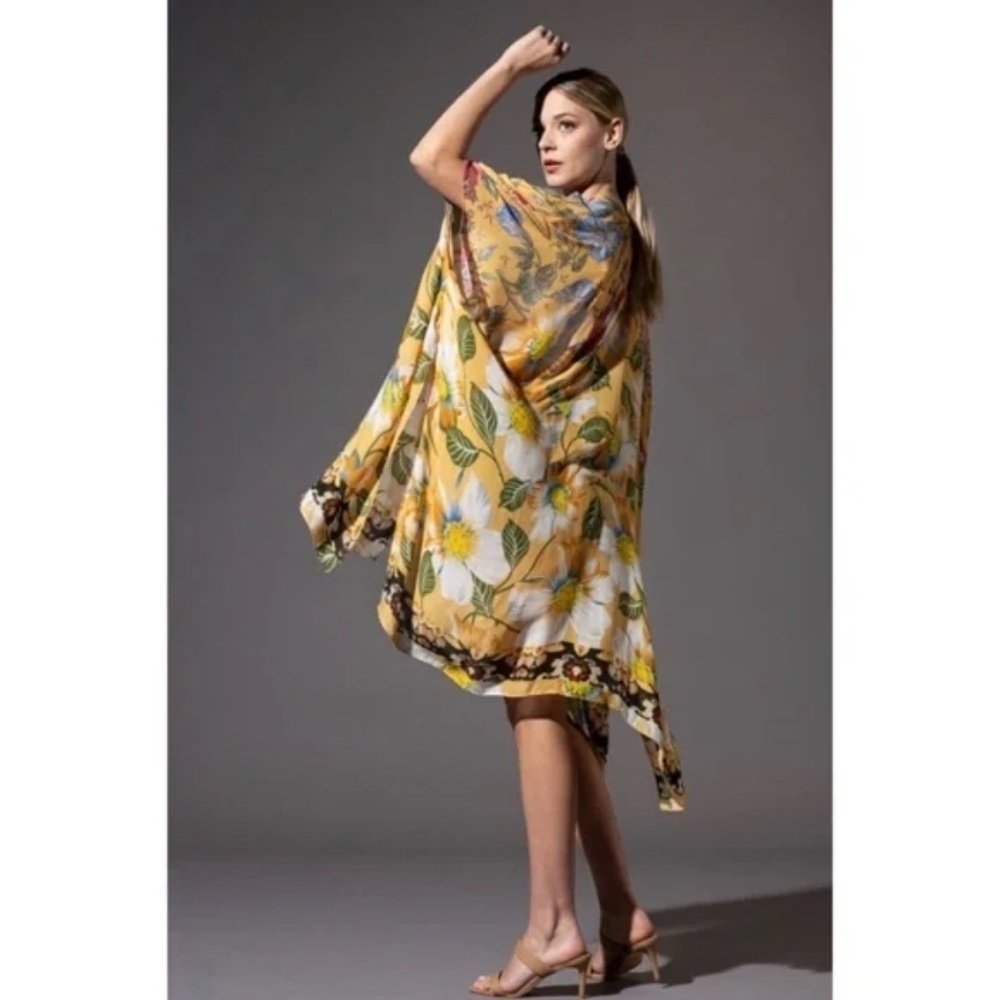 Chicory Yellow Floral Border Open Wrap Kimono Top One Size - Picture 2 of 6